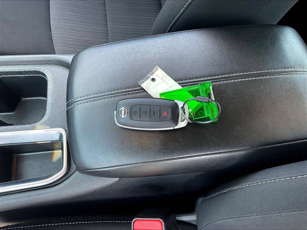 Used 2024 Nissan Sentra SV FWD image 30