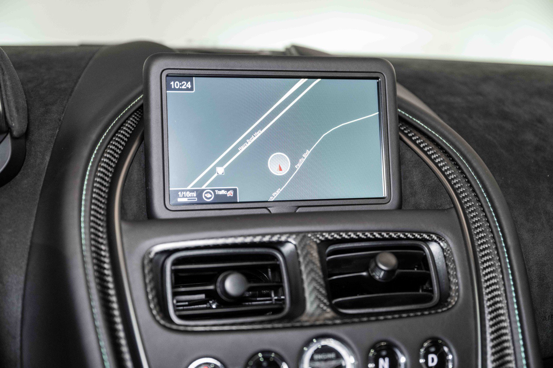 Used 2023 Aston Martin DBS Coupe RWD image 10