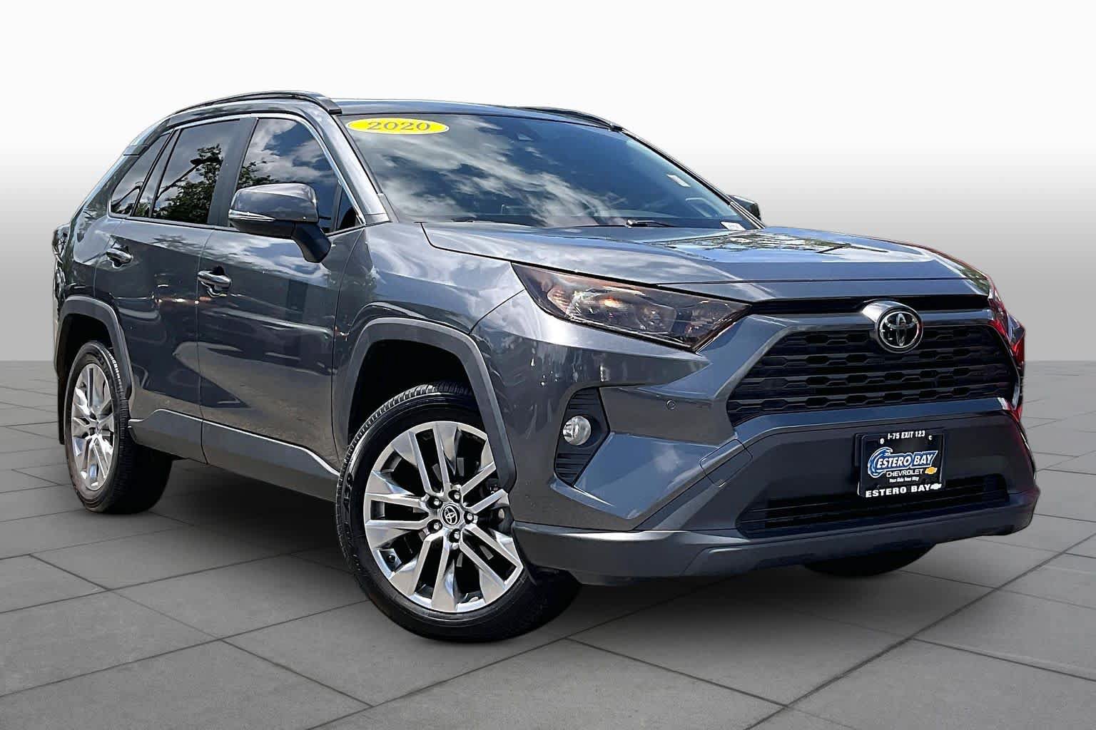 Used 2020 Toyota RAV4 XLE Premium FWD image 4