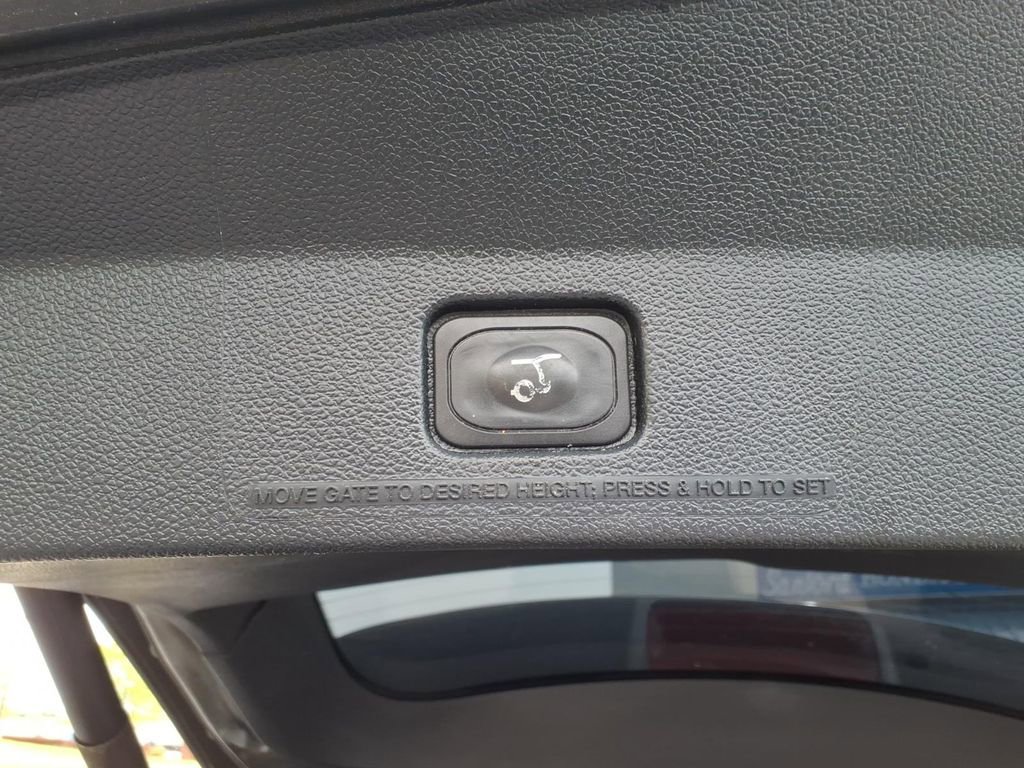 Used 2018 Ford Explorer XLT w/ Equipment Group 202A image 25