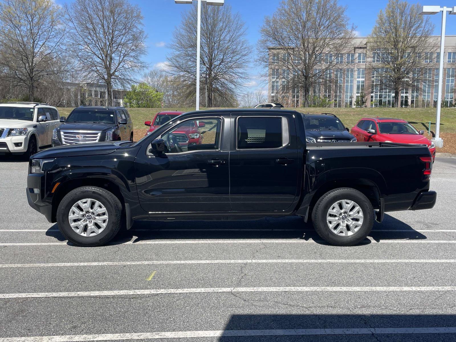 Used 2024 Nissan Frontier SV w/ SV Convenience Package image 2