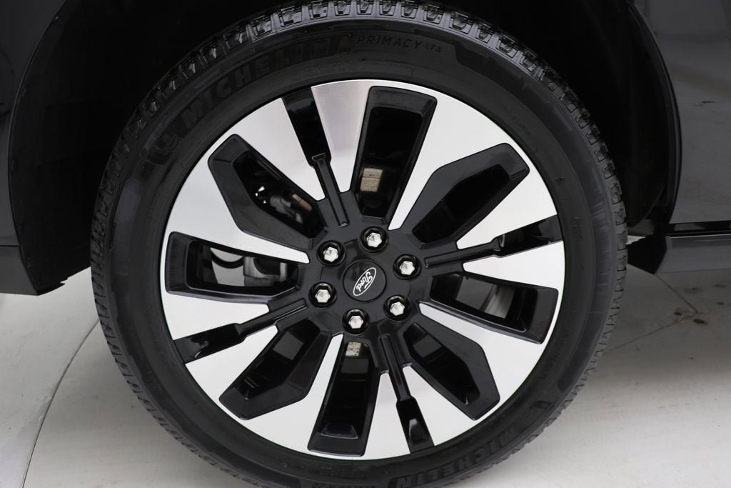 Used 2025 Ford Expedition Max Platinum w/ Driver's Package image 9