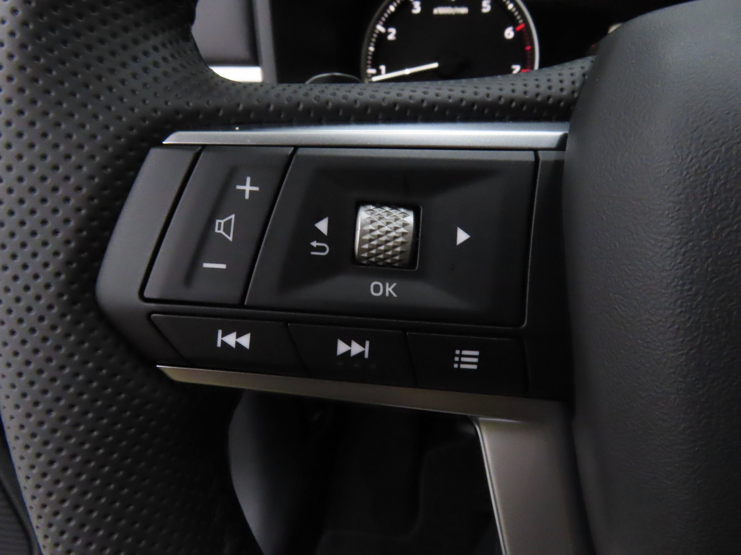 New 2025 Mitsubishi Outlander SE image 12