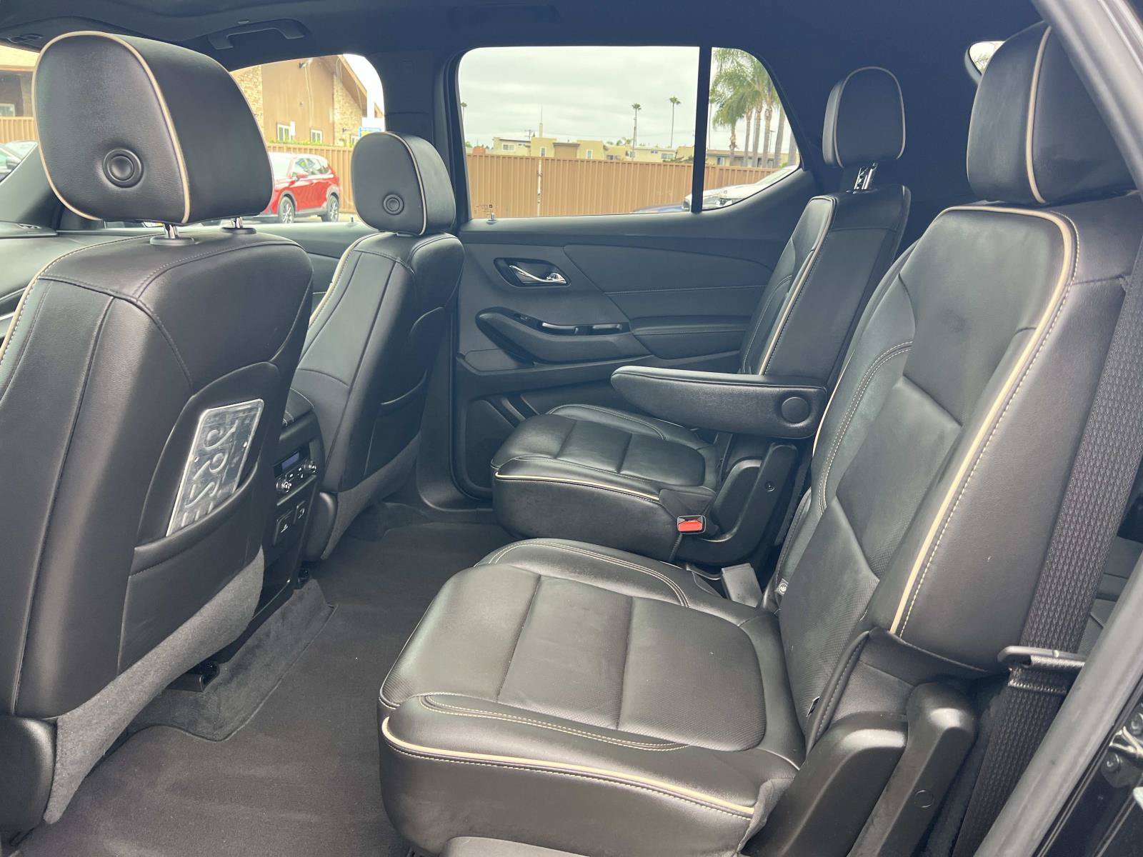 Used 2023 Chevrolet Traverse Premier FWD image 24