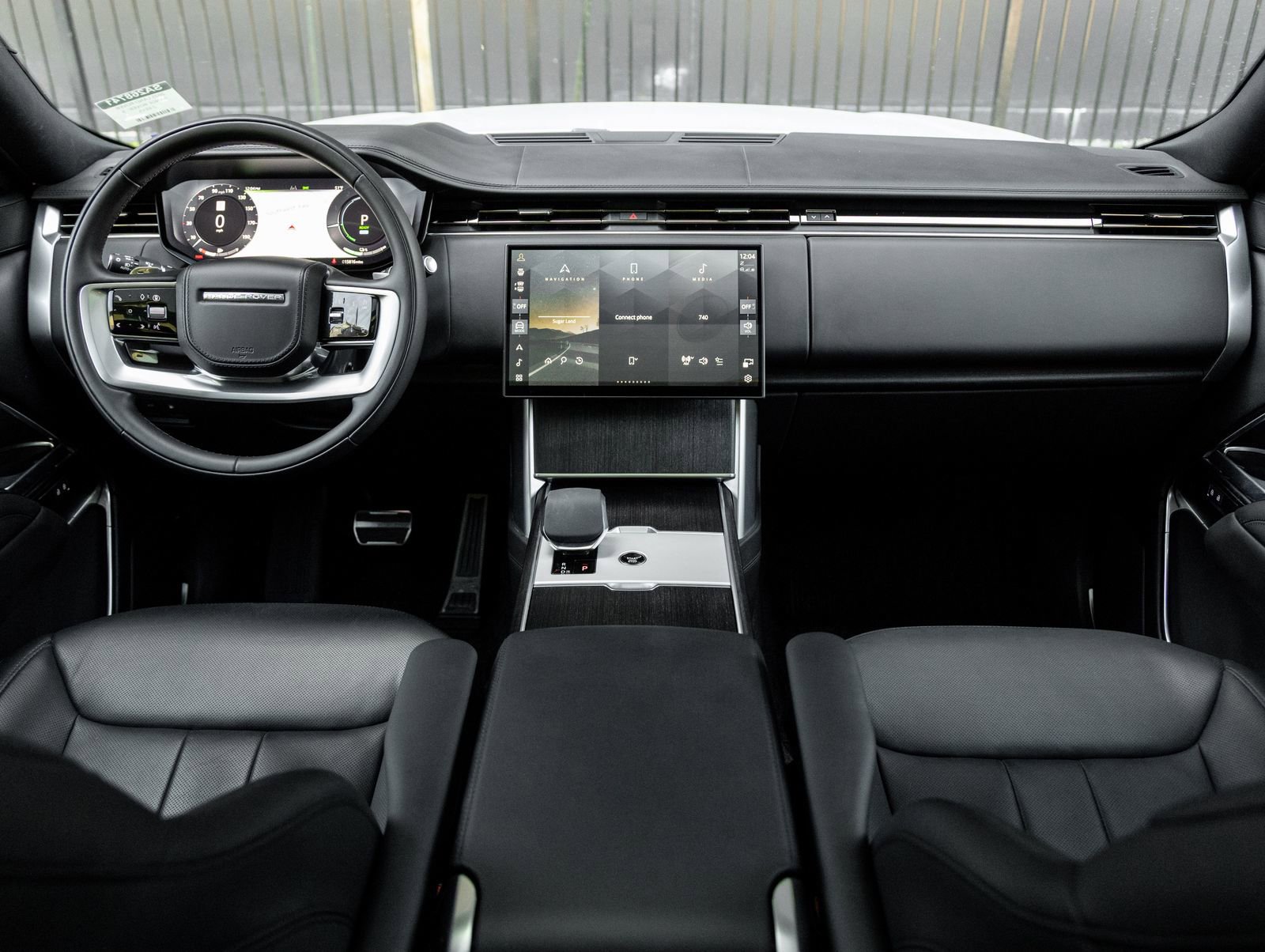 Used 2025 Land Rover Range Rover SE image 12