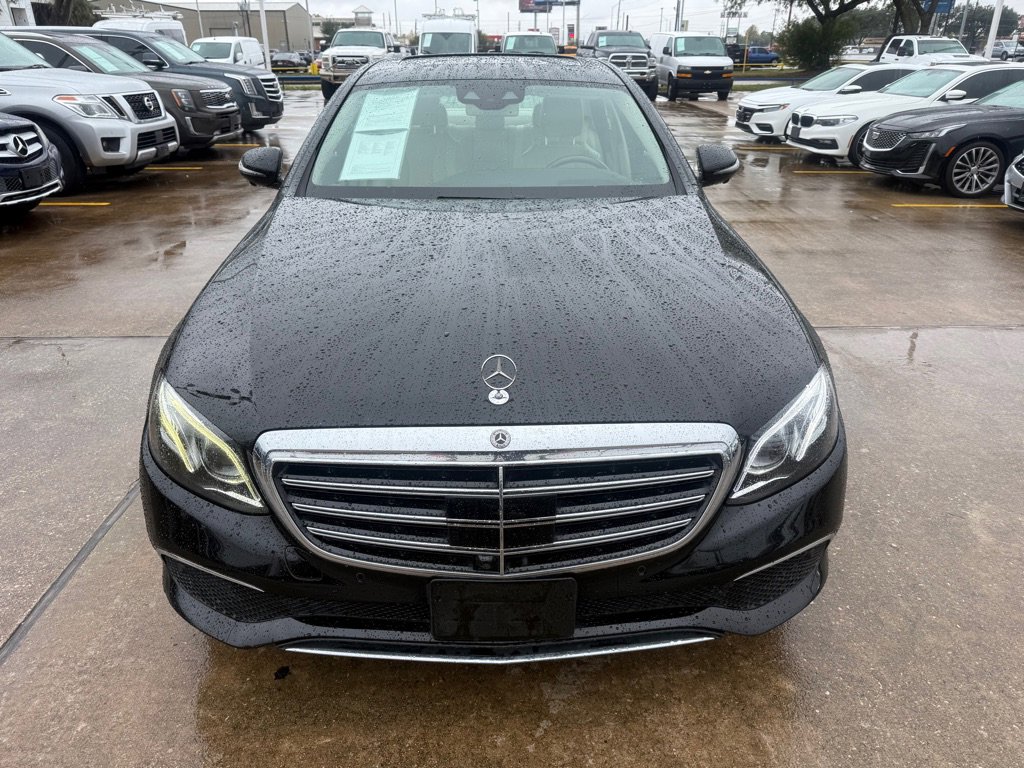 Used 2018 Mercedes-Benz E 400 4MATIC Sedan image 2