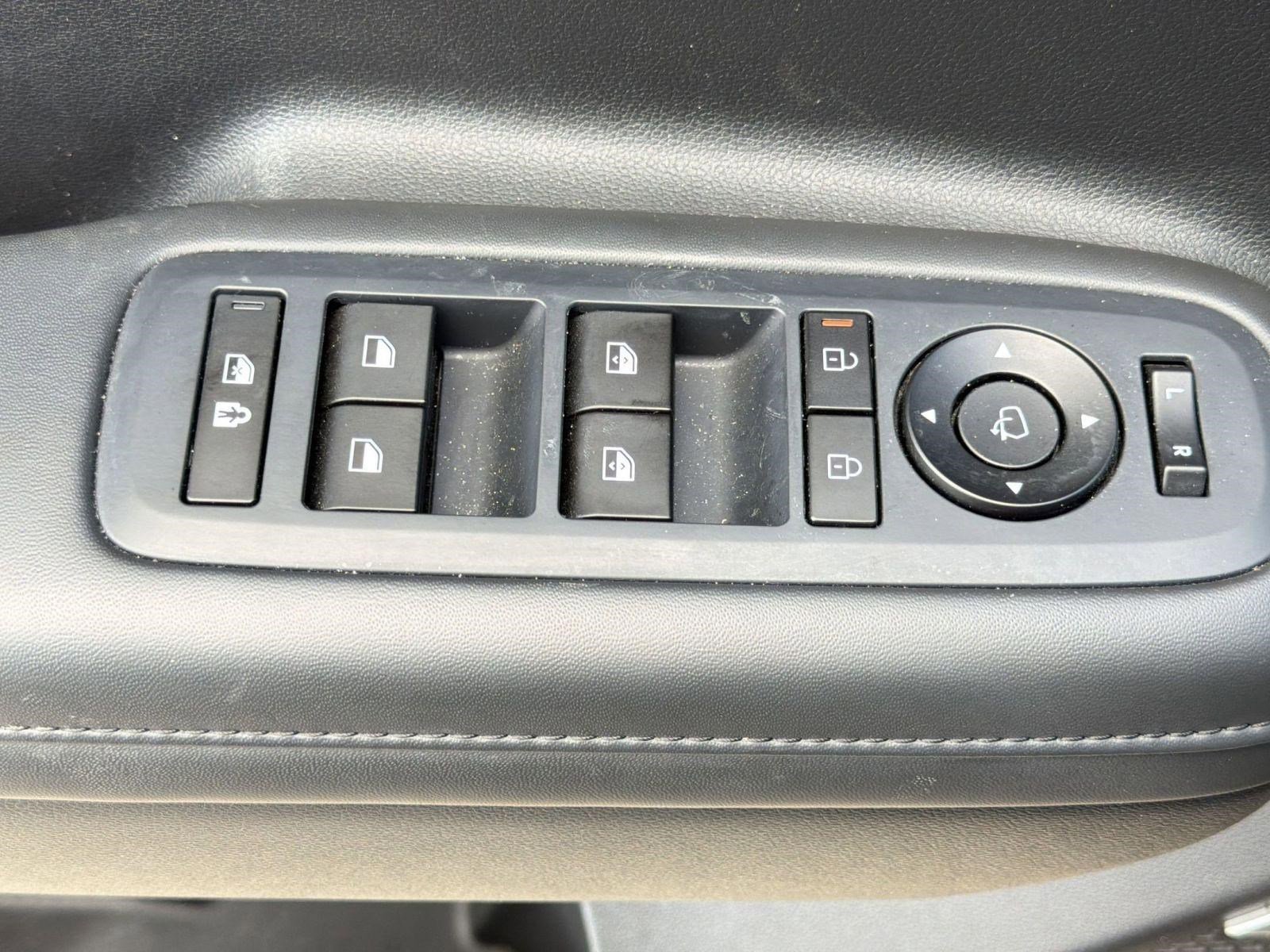 Used 2025 Hyundai Santa Fe Limited AWD/4WD image 12