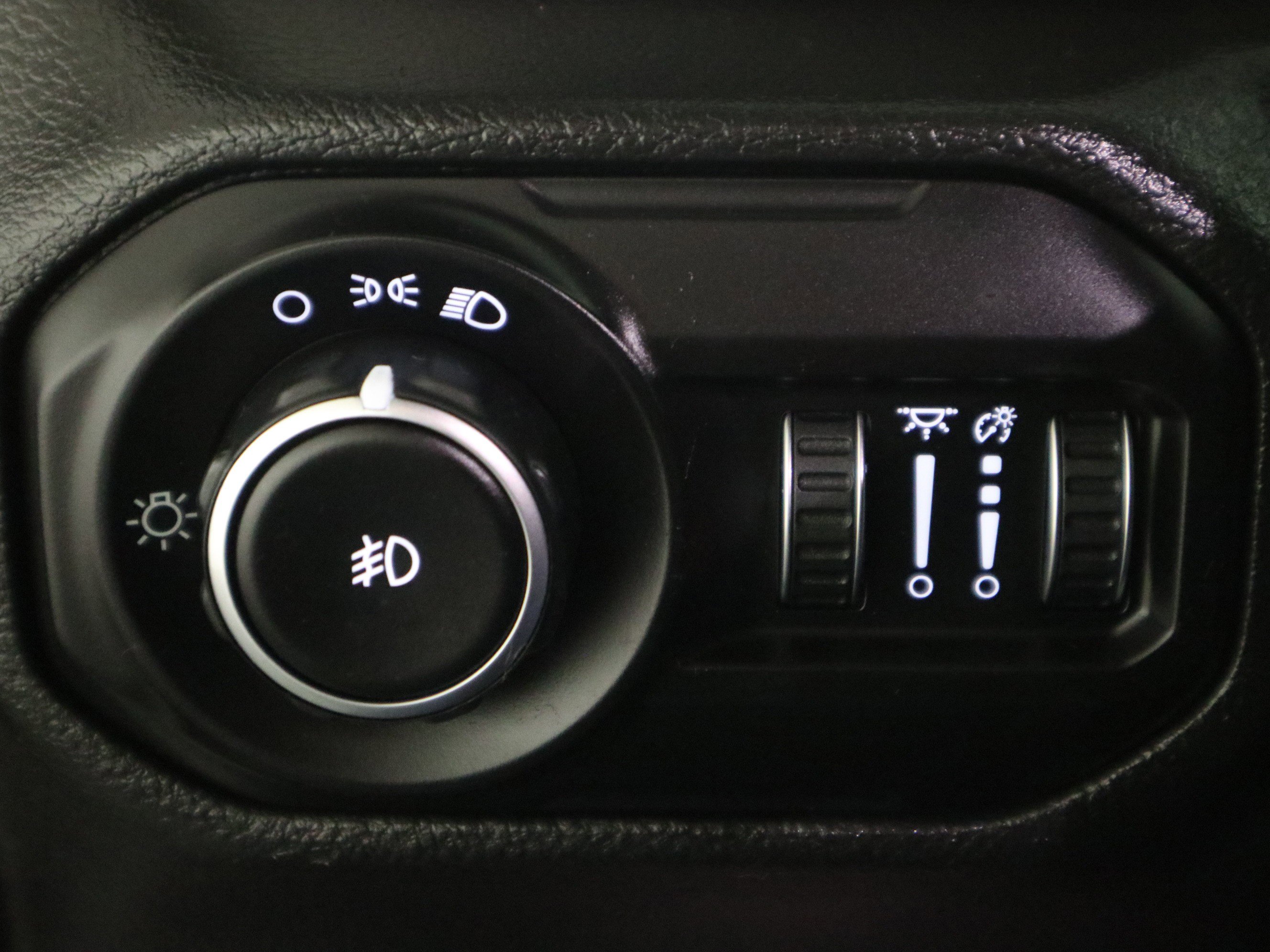 Used 2021 Jeep Wrangler Sport image 32