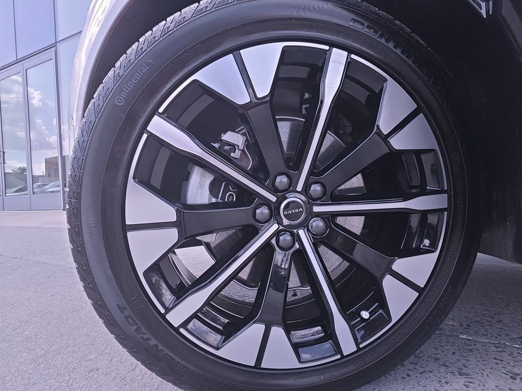 Certified 2026 Volvo XC60 B5 Plus w/ Protection Package Premier image 35