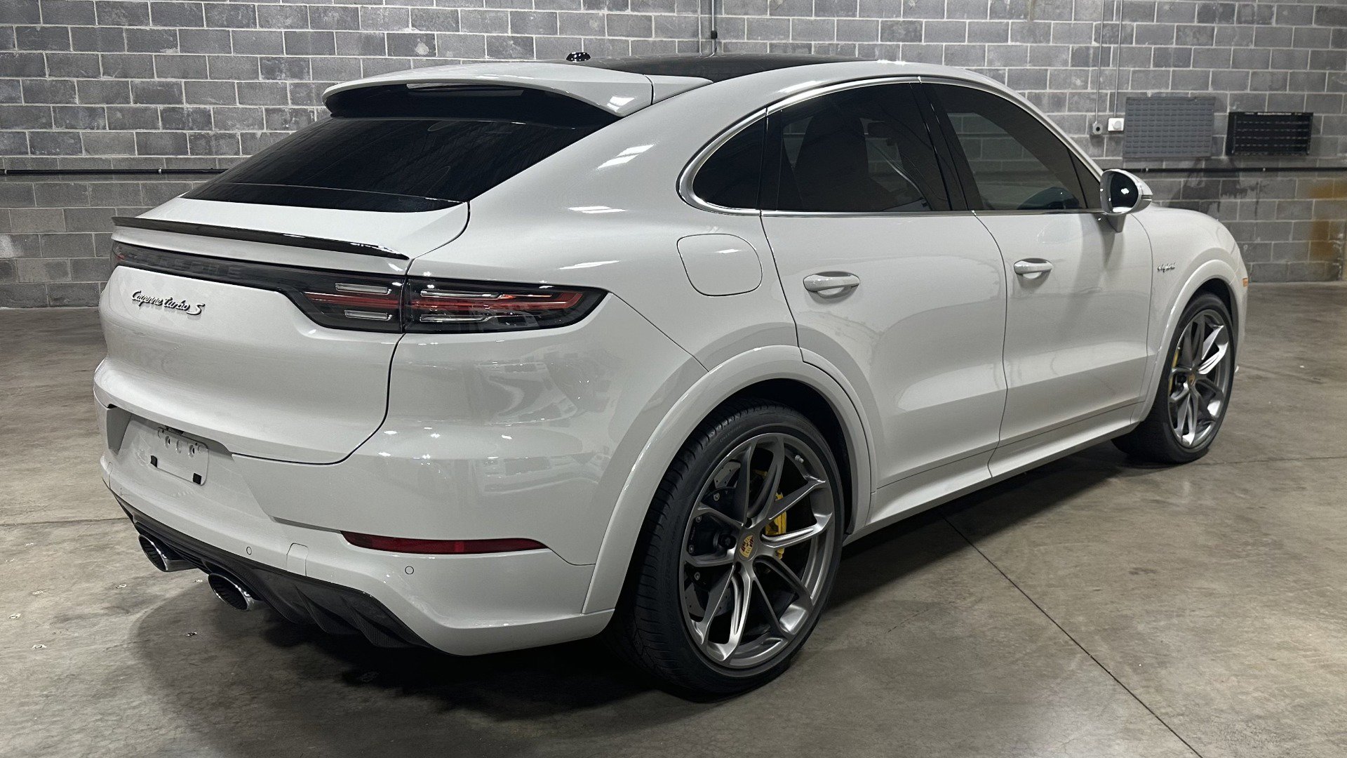 Used 2021 Porsche Cayenne Turbo S image 5