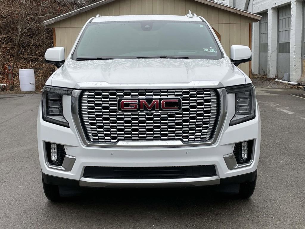 Used 2022 GMC Yukon Denali w/ Denali Premium Package image 10