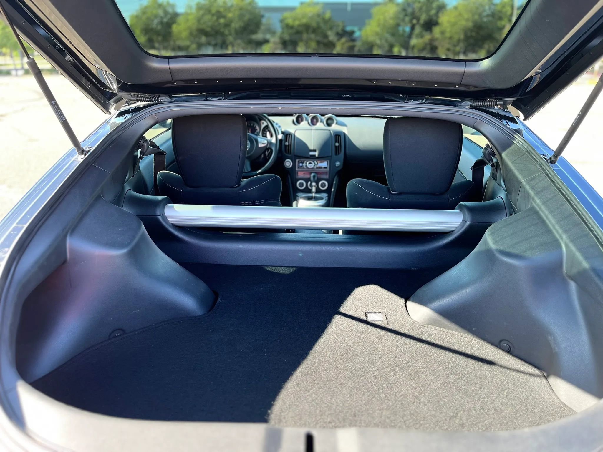 Used 2009 Nissan 370Z Coupe RWD image 17