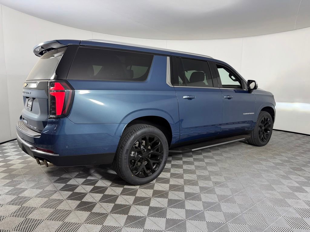 Used 2025 Chevrolet Suburban Premier RWD image 5