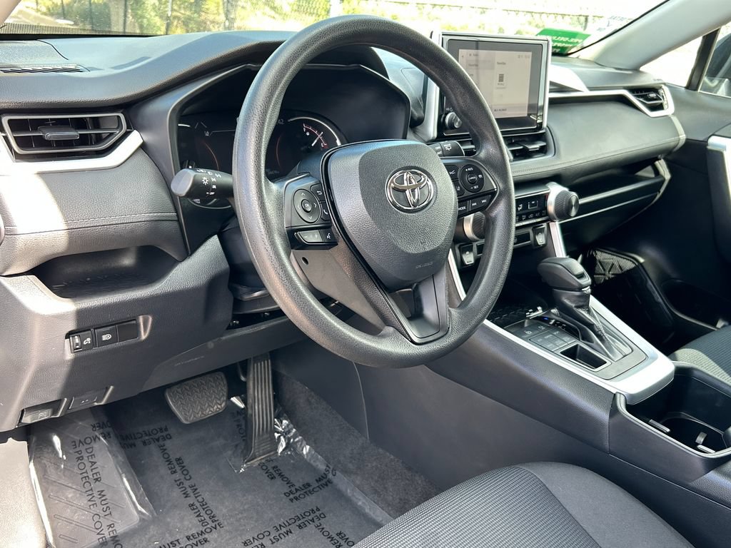 Used 2023 Toyota RAV4 LE AWD/4WD image 7