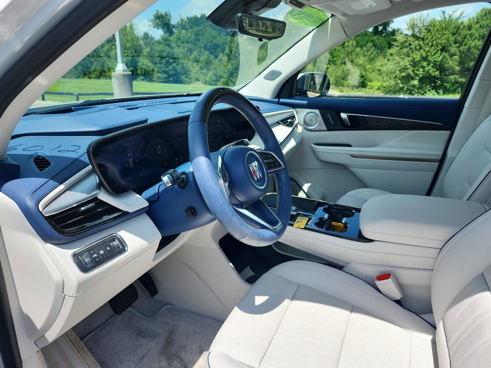 Used 2025 Buick Enclave Avenir w/ Super Cruise Package FWD image 15