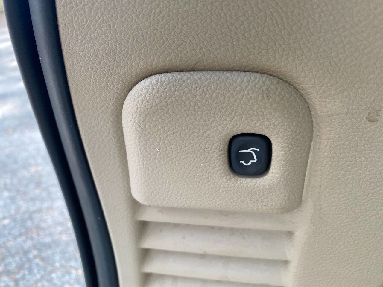 Used 2017 Jeep Grand Cherokee Overland image 64