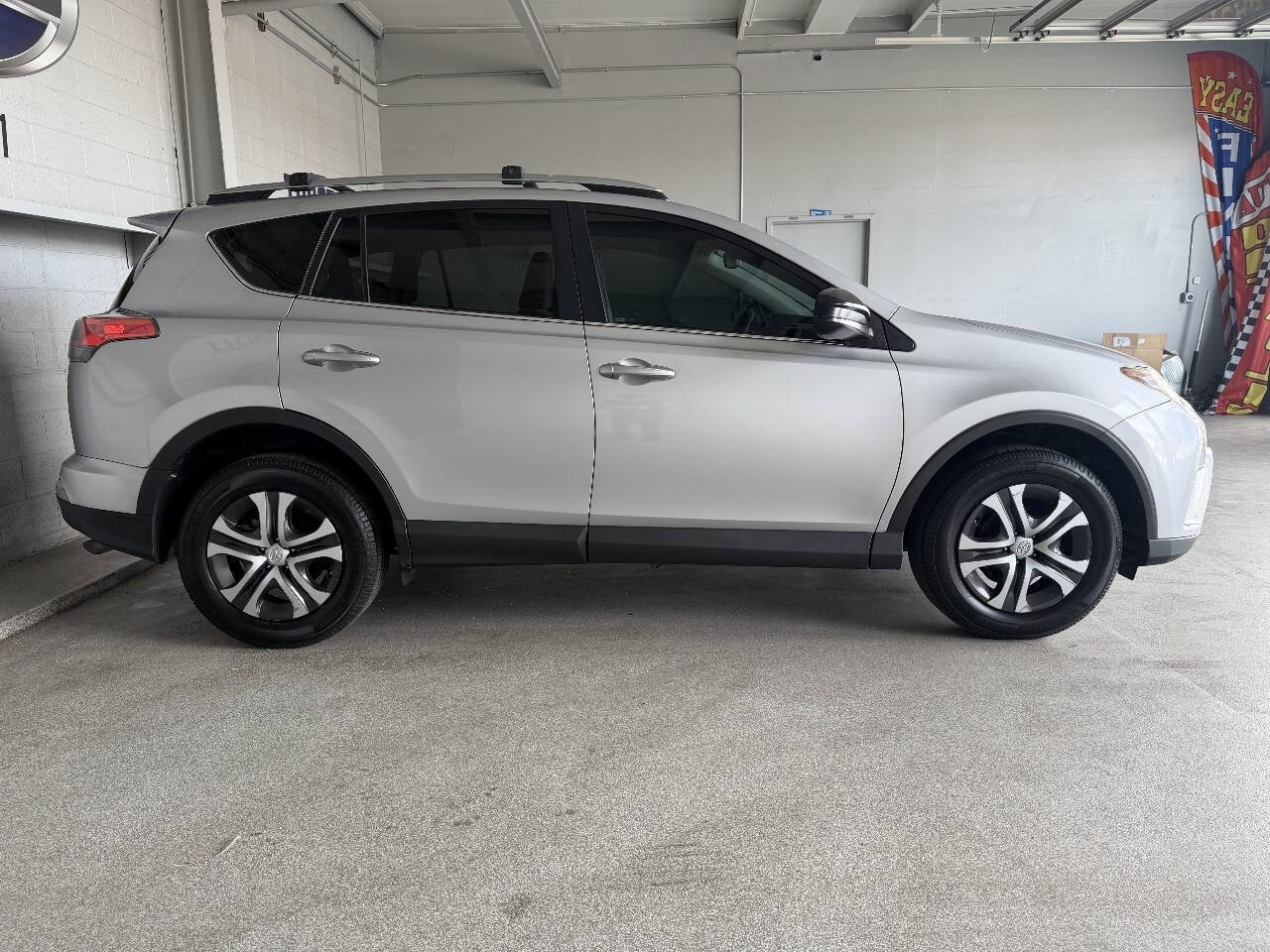 Used 2017 Toyota RAV4 LE w/ Carpet Mat Package AWD/4WD image 7