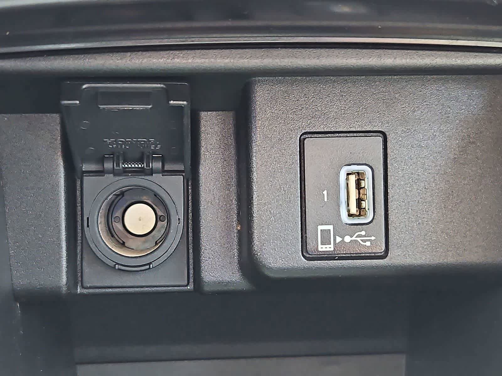 Used 2018 Honda Accord Touring image 32