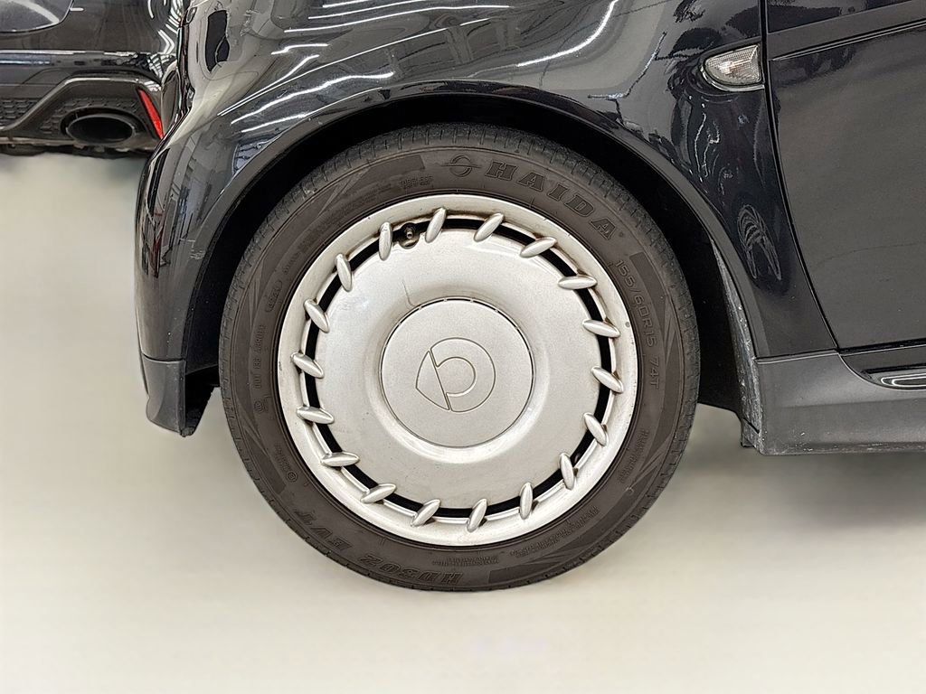 Used 2014 smart fortwo pure image 21