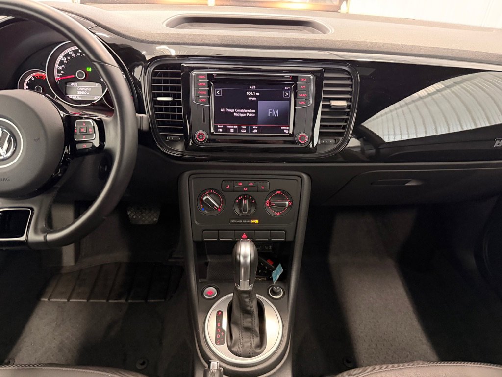 Used 2018 Volkswagen Beetle S image 21