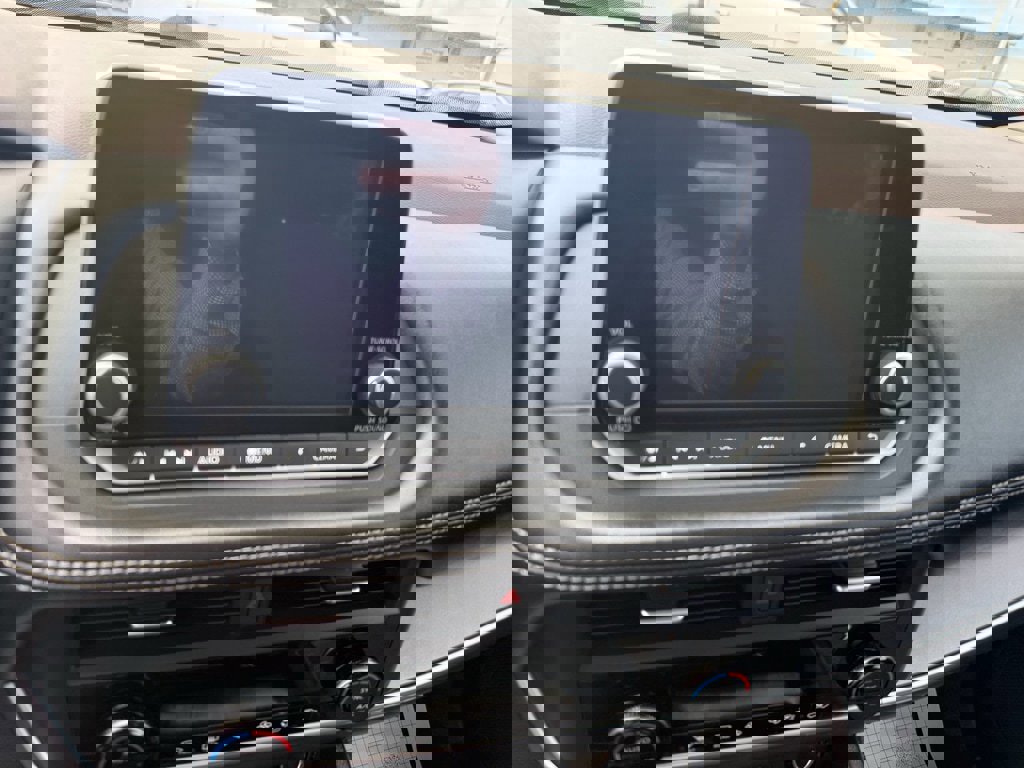 Used 2023 Nissan Rogue SV image 14