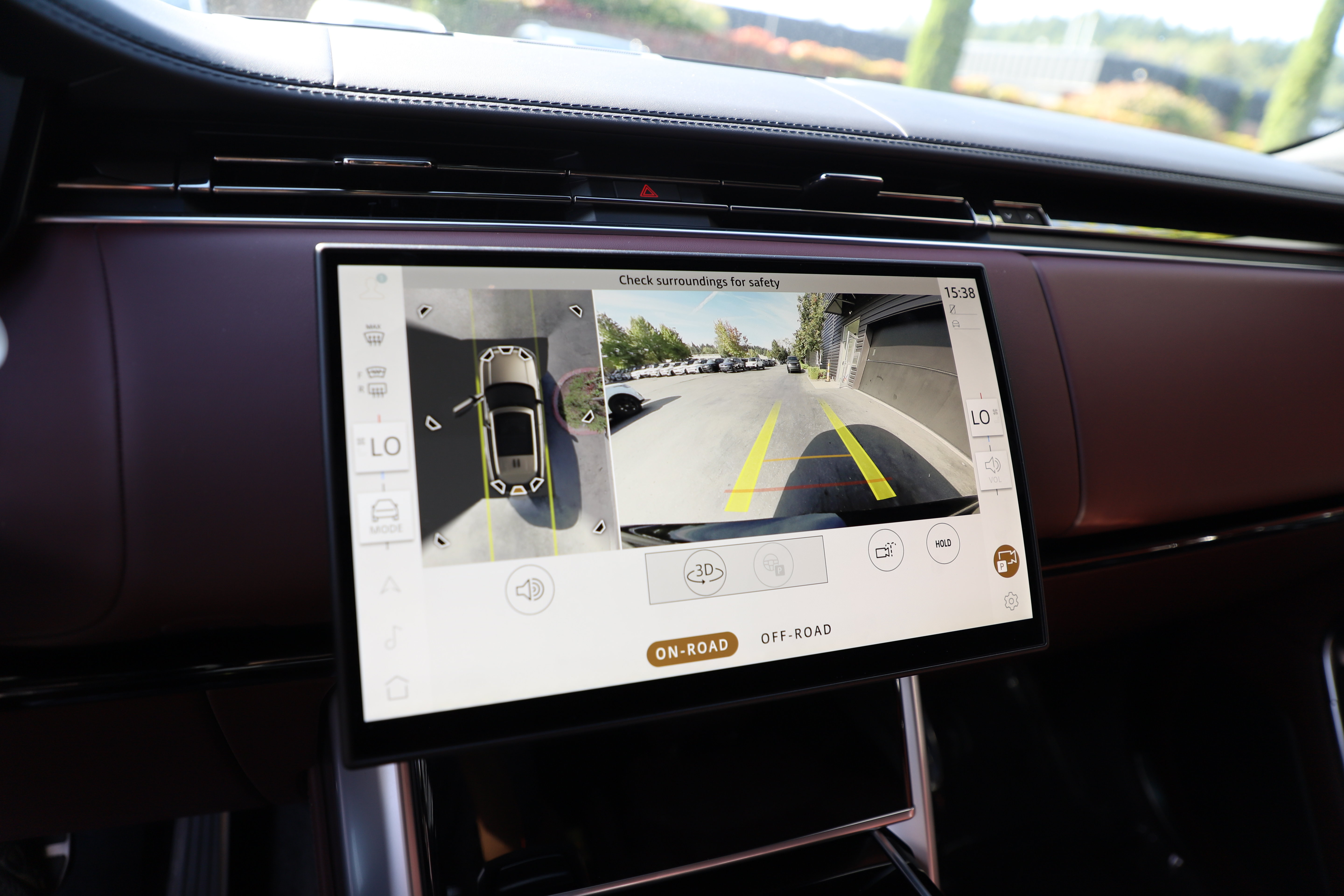 Certified 2025 Land Rover Range Rover SE AWD/4WD image 21