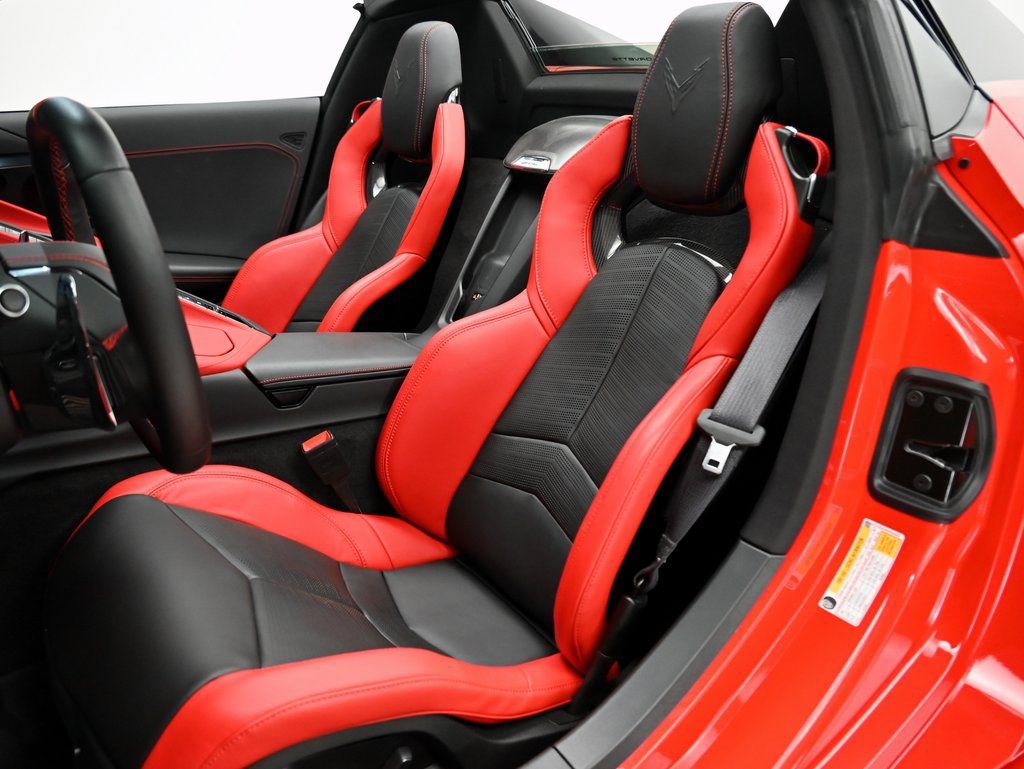 Used 2025 Chevrolet Corvette Z06 RWD image 12