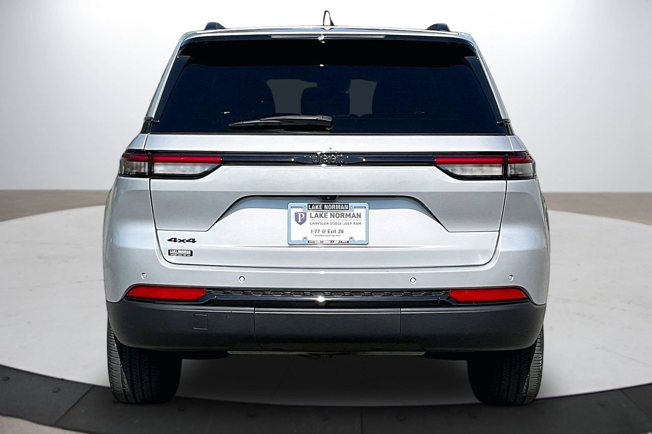 Certified 2023 Jeep Grand Cherokee Altitude AWD/4WD image 8