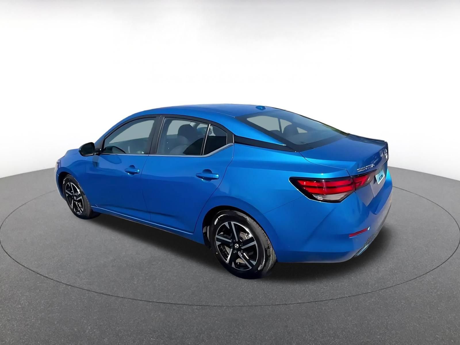 Used 2025 Nissan Sentra SV FWD image 10