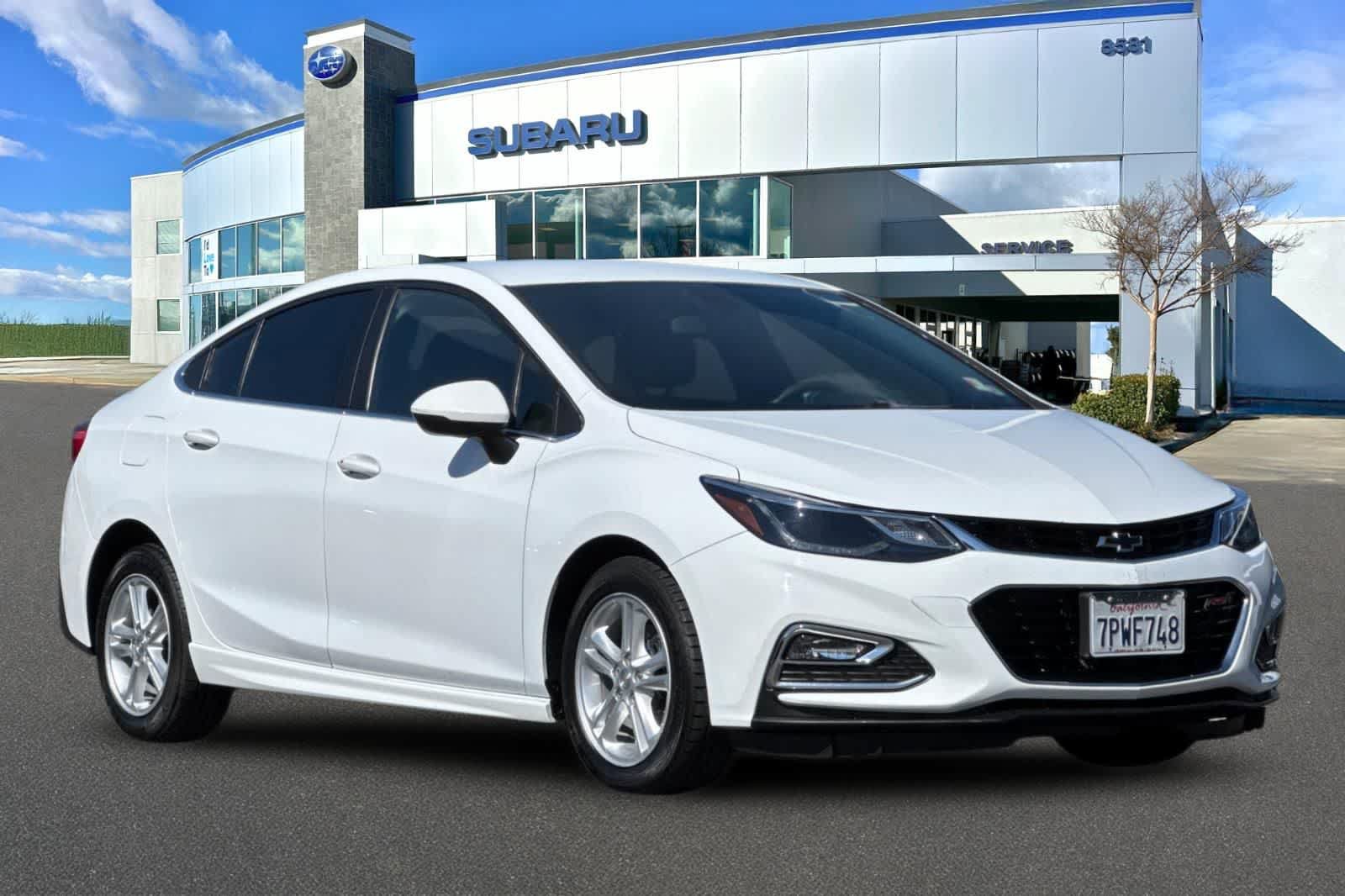 Used 2017 Chevrolet Cruze LT w/ Convenience Package FWD image 5