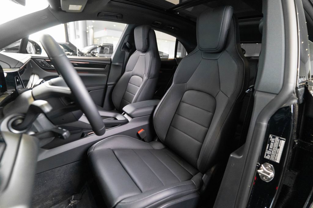 Used 2025 Porsche Macan 4S Electric AWD/4WD image 5