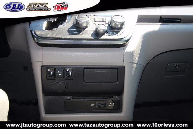 Used 2018 Toyota Sienna XLE Premium w/ Carpet Mat Package FWD image 21