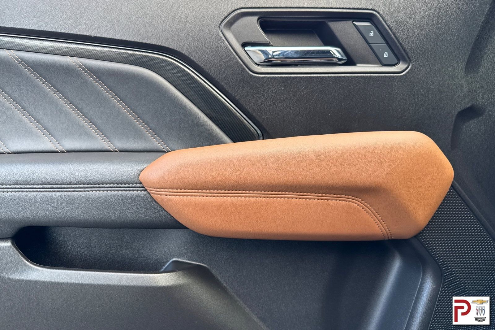 Used 2024 GMC Canyon AT4 w/ Technology Package image 12