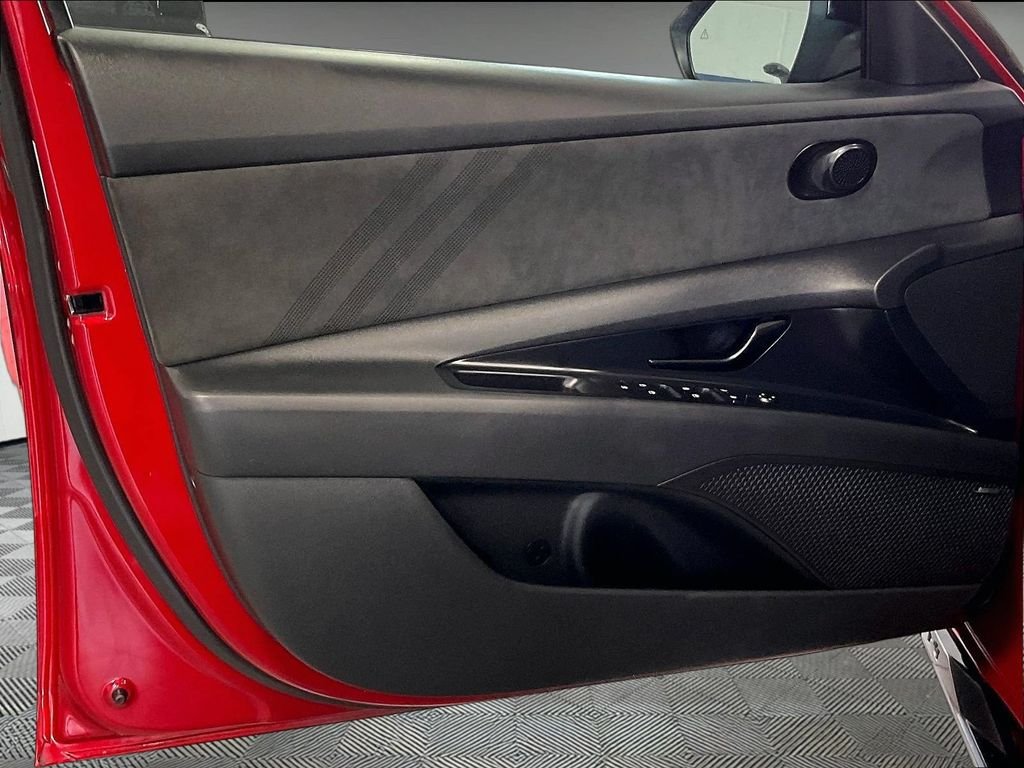 Used 2025 Hyundai Elantra N FWD image 9