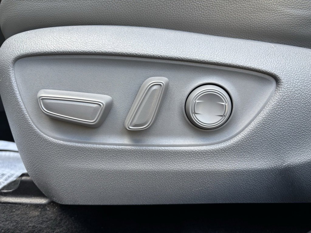 Used 2022 Toyota Highlander XLE image 23