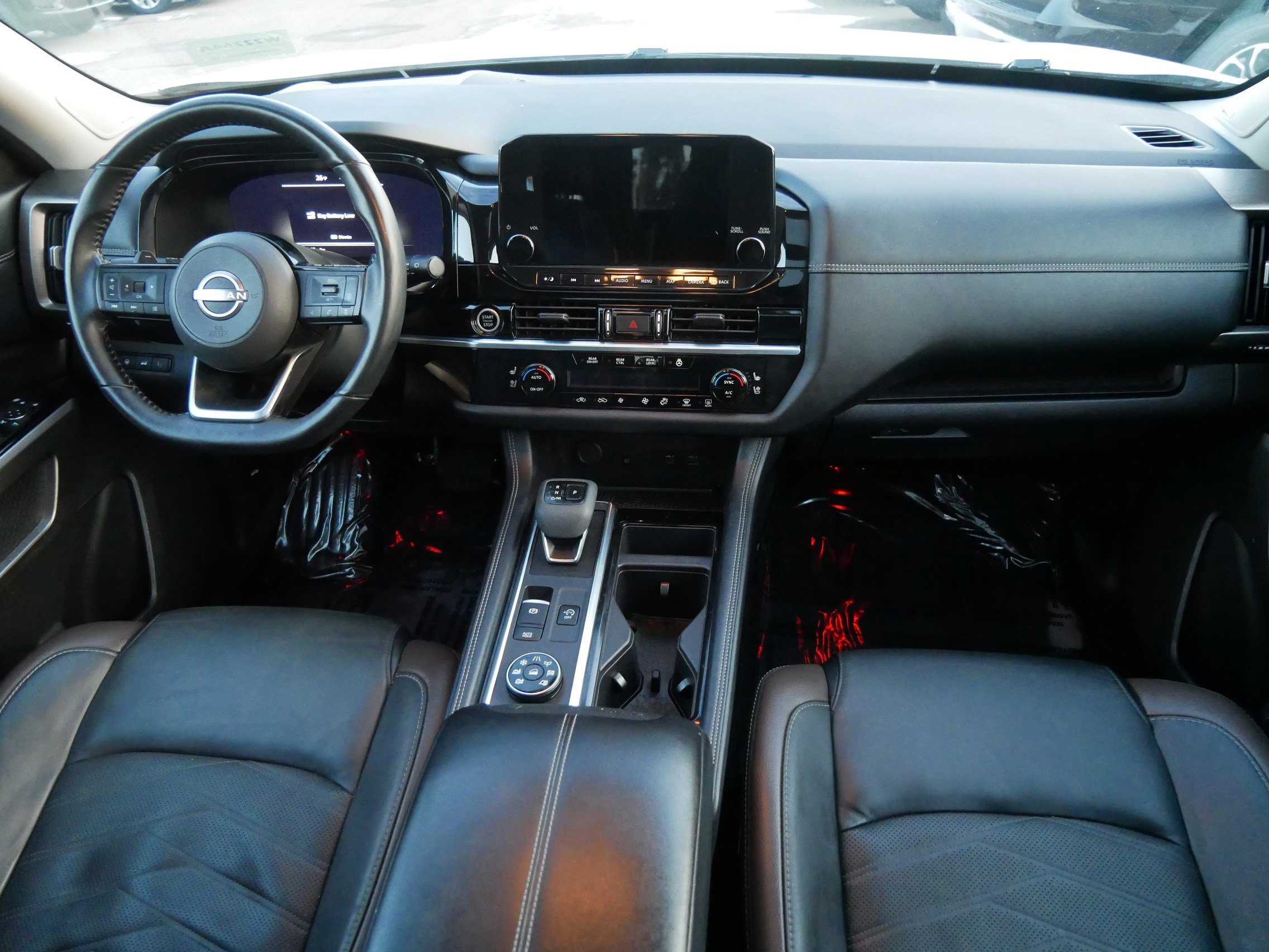 Used 2023 Nissan Pathfinder Platinum image 10