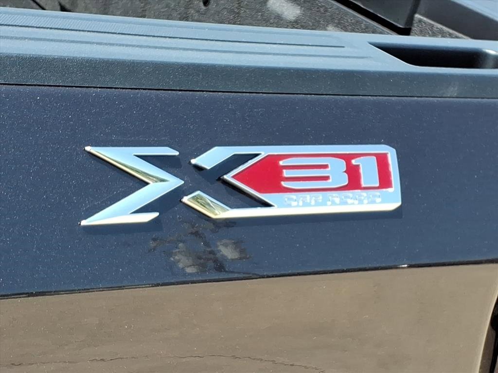 New 2026 GMC Sierra 1500 SLT image 12