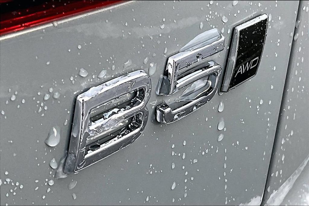 New 2026 Volvo V60 B5 Cross Country Plus w/ Protection Package Premier AWD/4WD image 9