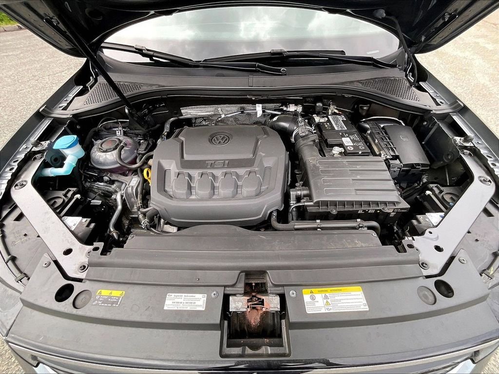 Used 2023 Volkswagen Tiguan SE R-Line AWD/4WD image 29