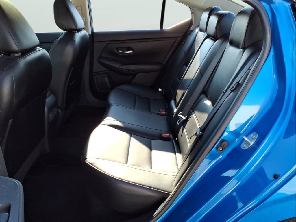 Used 2022 Nissan Sentra SR w/ SR Premium Package FWD image 32