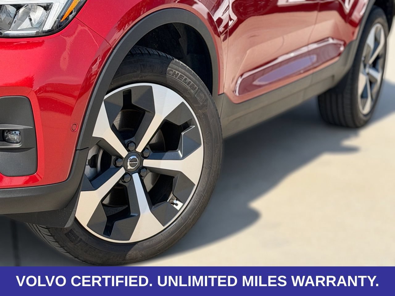 Certified 2024 Volvo XC40 B5 Plus AWD/4WD image 10
