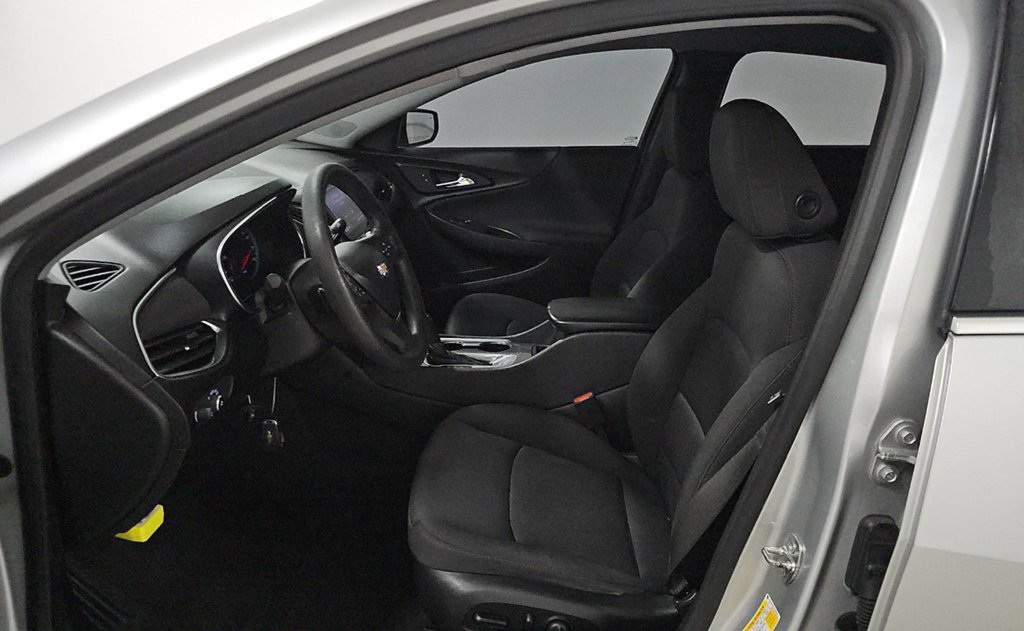 Used 2020 Chevrolet Malibu LT FWD image 2