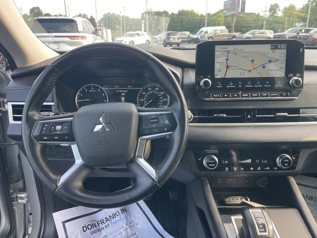 Used 2024 Mitsubishi Outlander SE AWD/4WD image 16