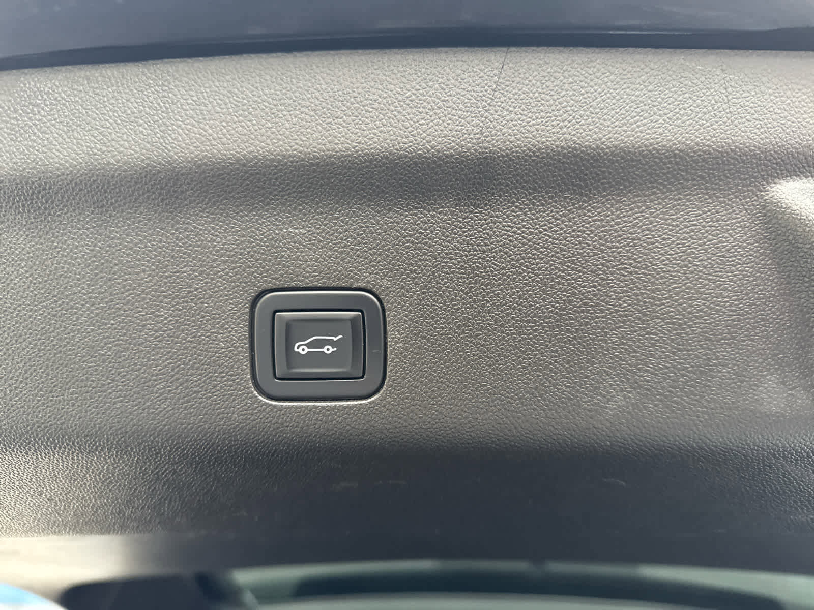 Certified 2023 Chevrolet Suburban Z71 w/ Luxury Package image 11