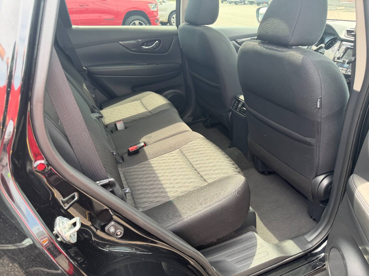 Used 2018 Nissan Rogue SV w/ Sun & Sound Touring Package AWD/4WD image 13