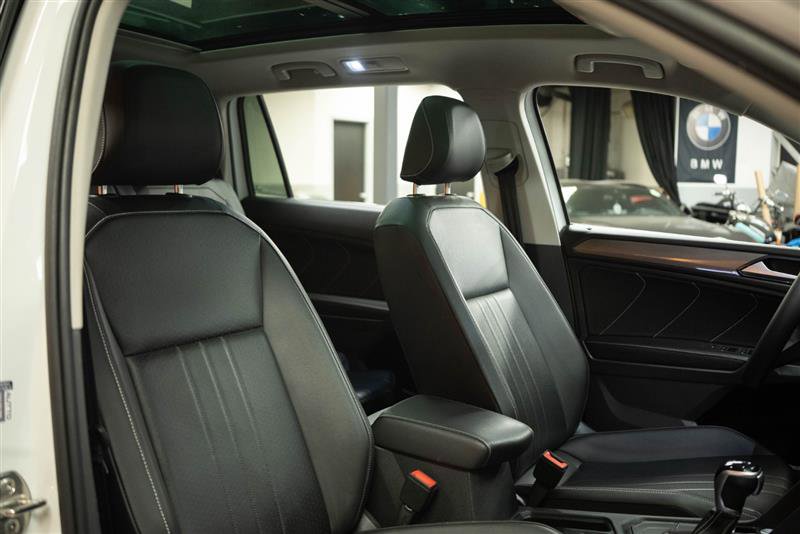Used 2022 Volkswagen Tiguan SE w/ Panoramic Sunroof Package image 15