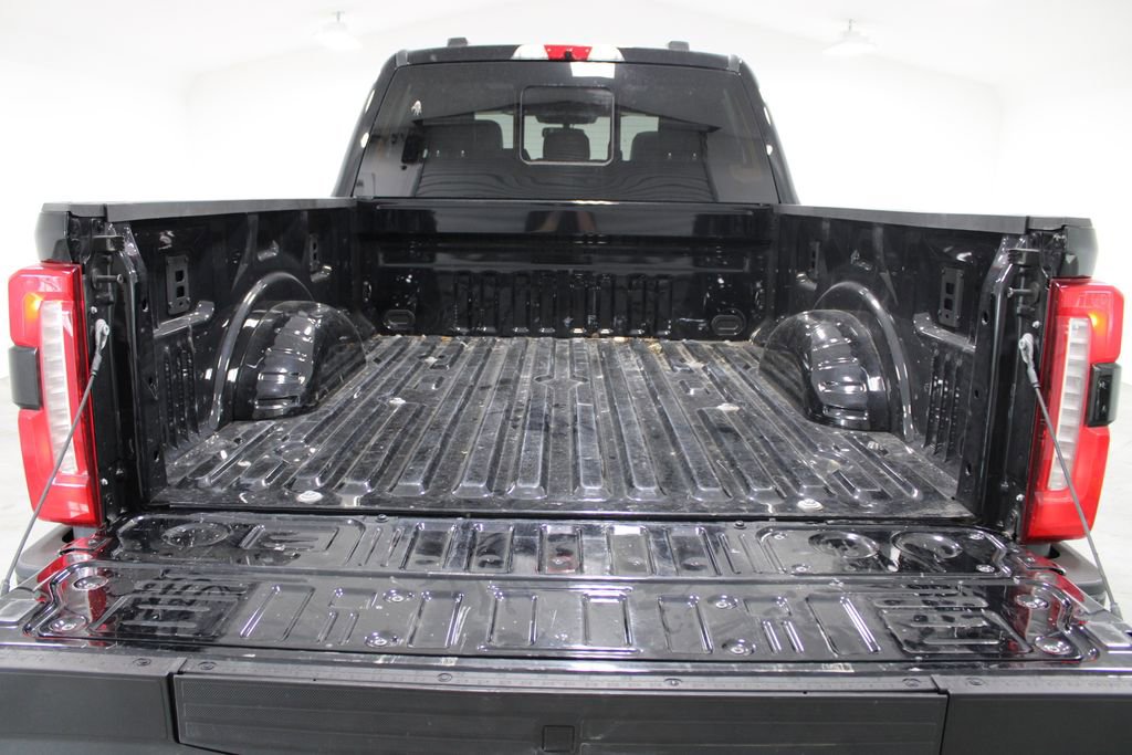 Used 2025 Ford F350 King Ranch w/ FX4 Off-Road Package image 8