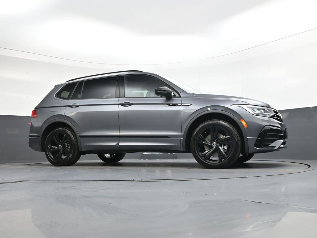 Used 2024 Volkswagen Tiguan SE R-Line image 35