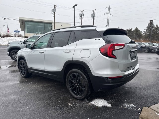 Used 2022 GMC Terrain SLE w/ Driver Convenience Package image 4
