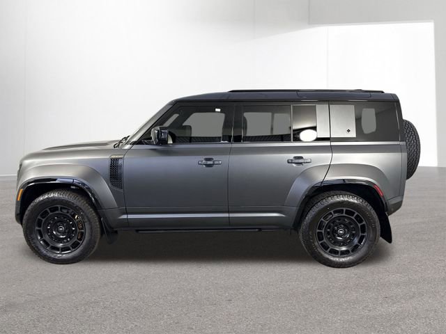 Used 2025 Land Rover Defender 110 AWD/4WD image 29